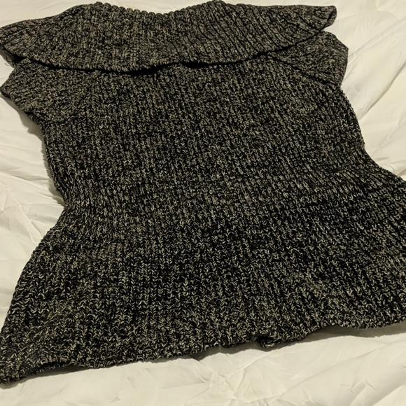 Kenneth Cole sweater - Picture 2 of 2